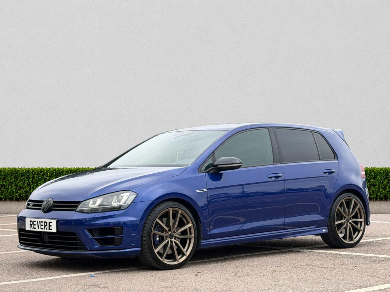 Volkswagen Golf view 3
