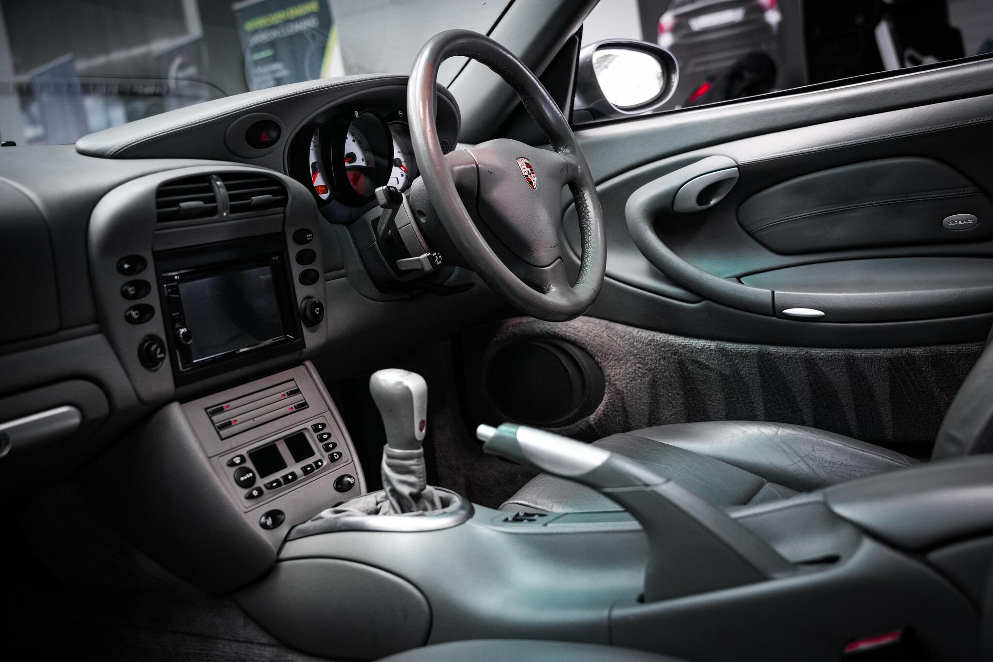 Porsche 911 view 3