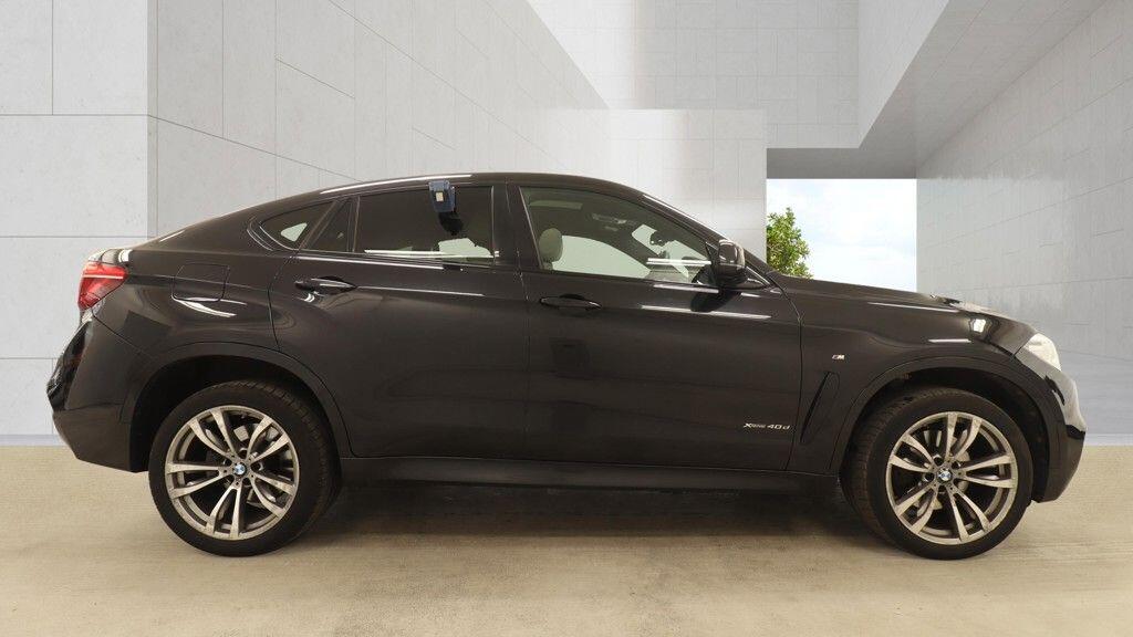 BMW X6 view 9