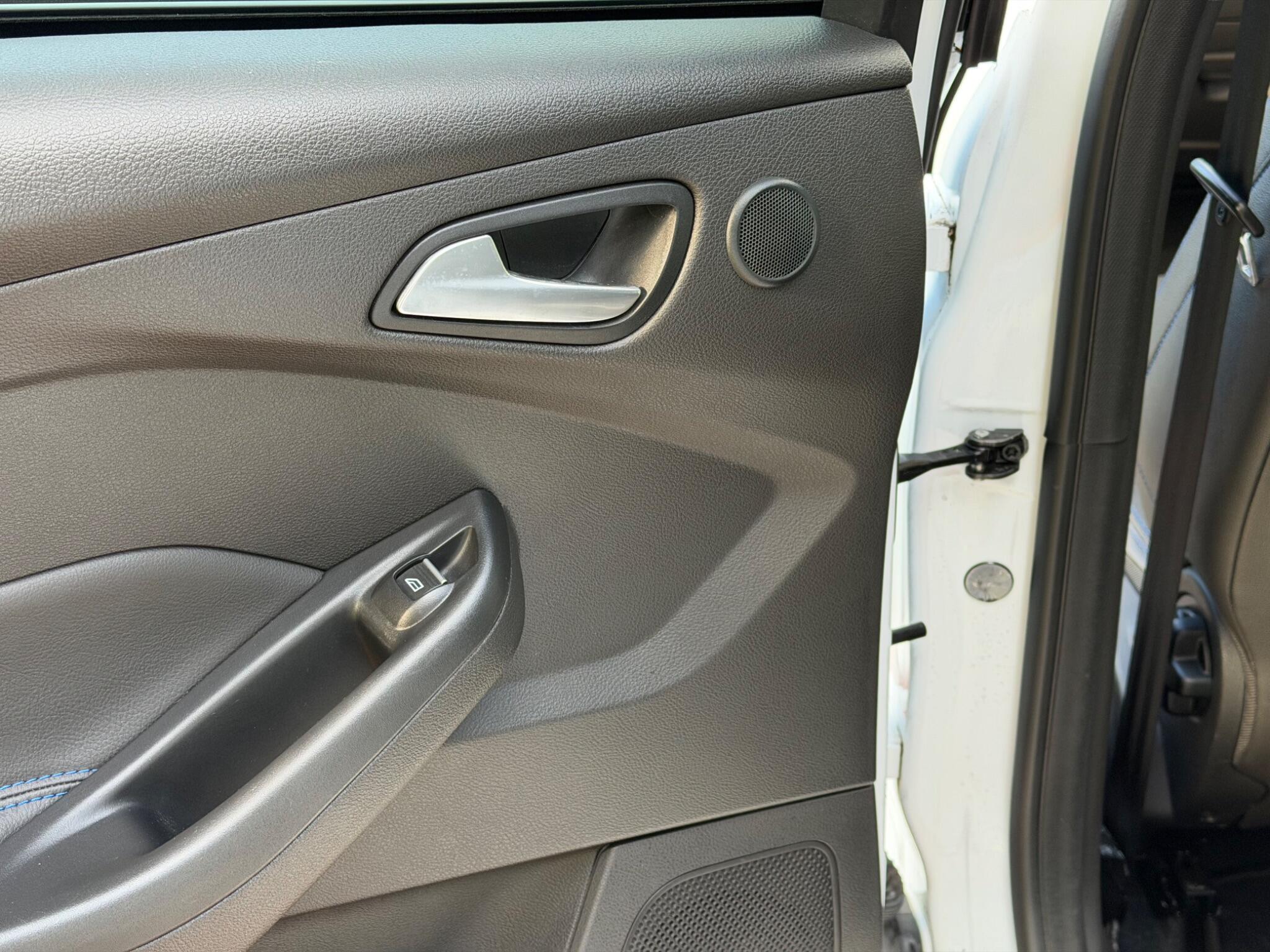 Ford Focus view 30