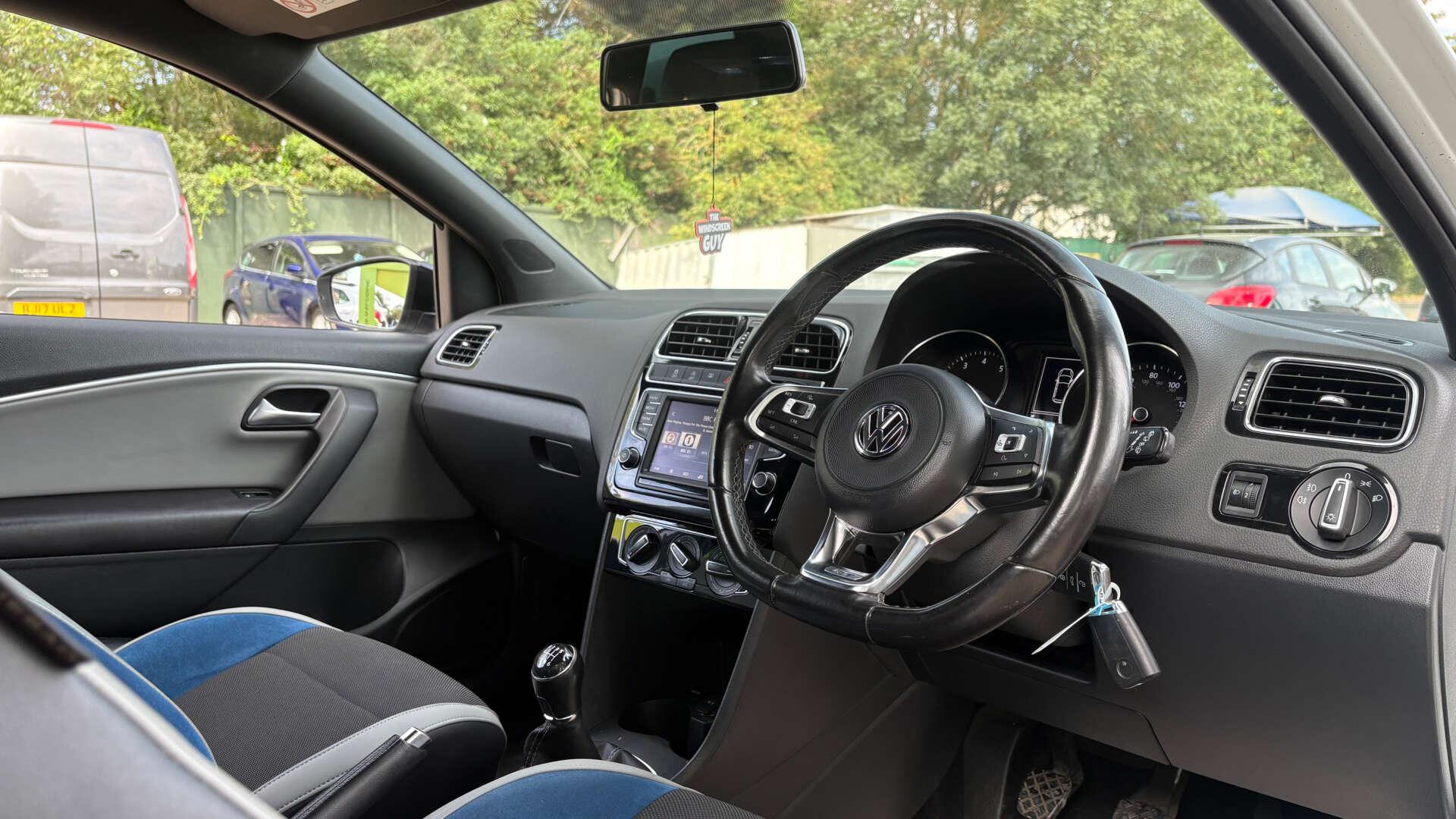 Volkswagen Polo view 8