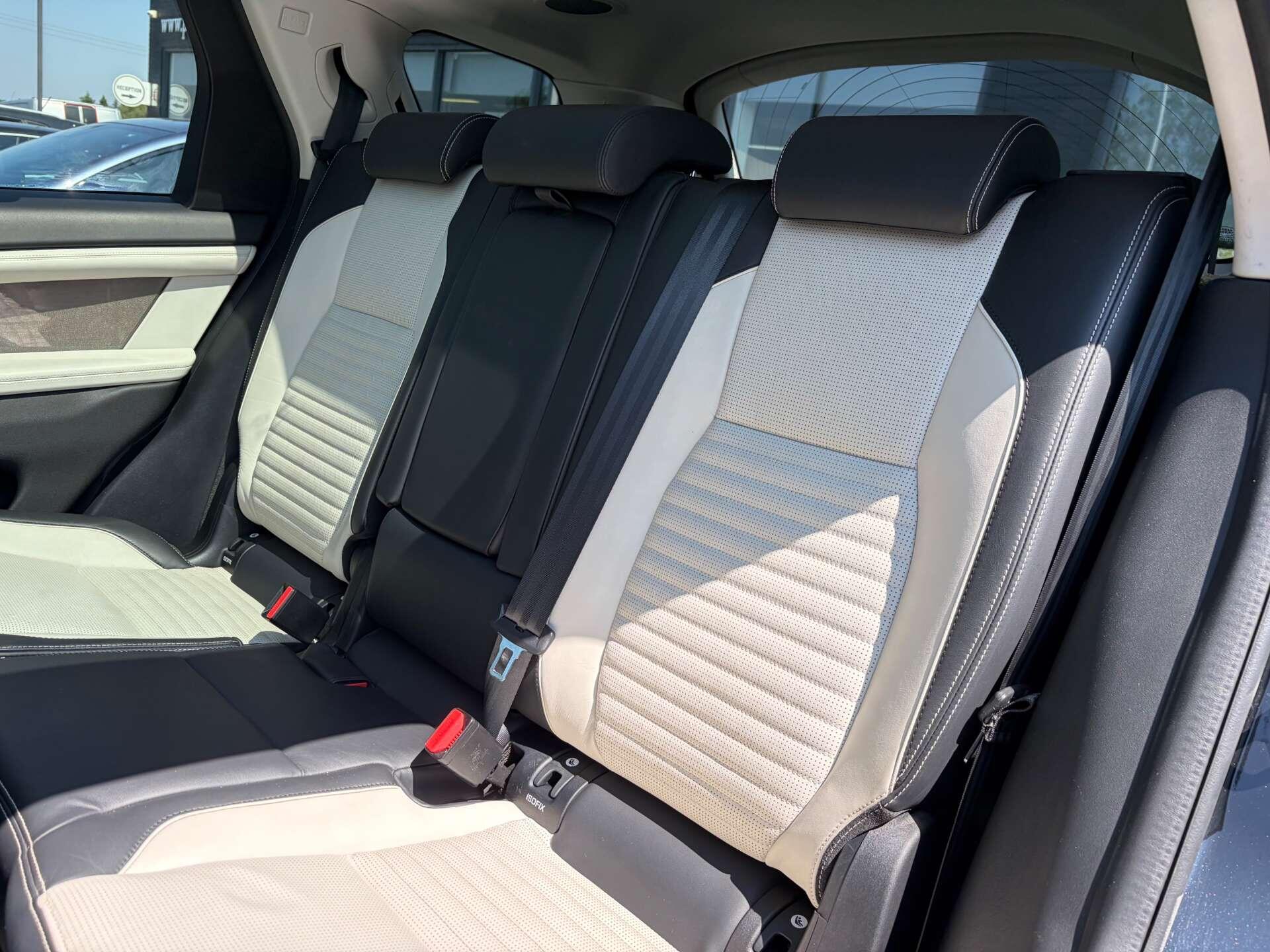 Land Rover Discovery Sport view 18