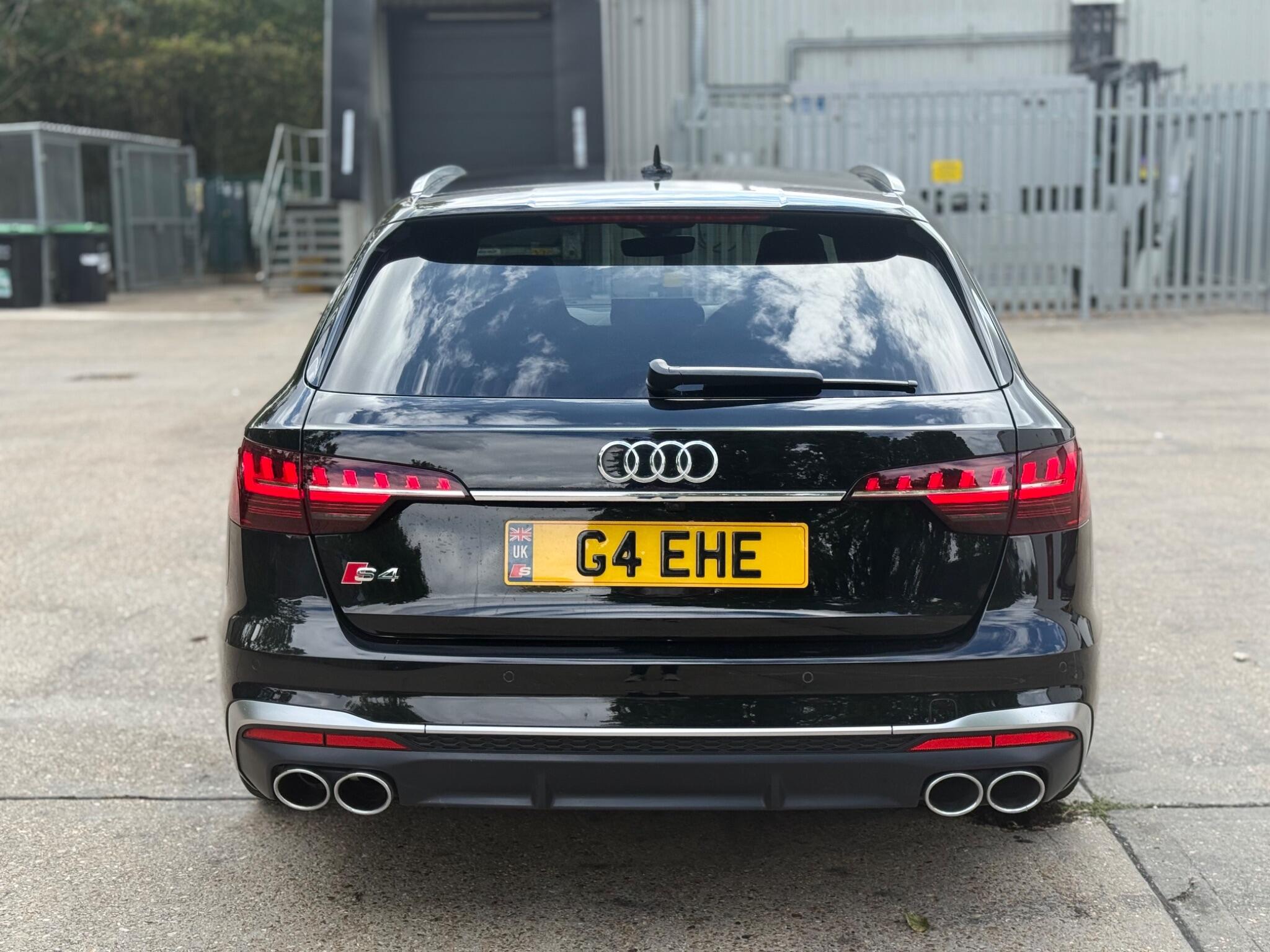 Audi S4 view 9