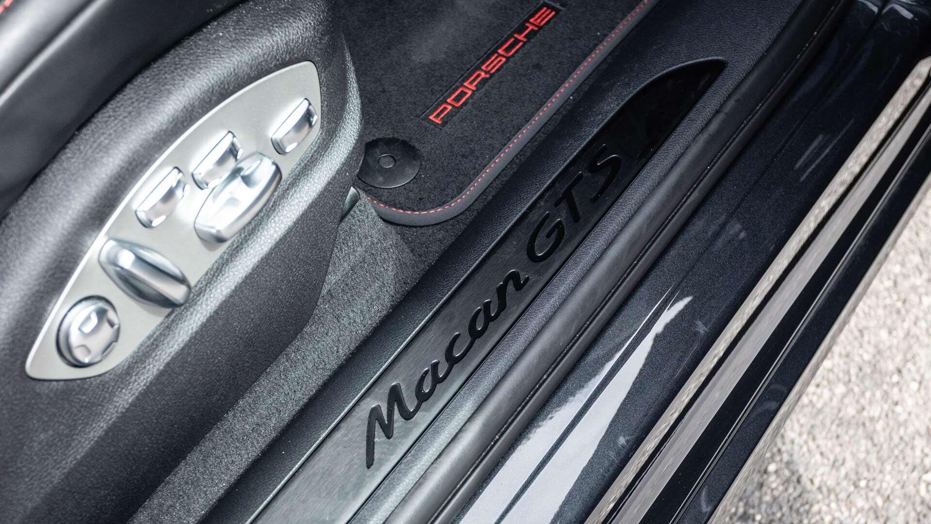 Porsche Macan view 35