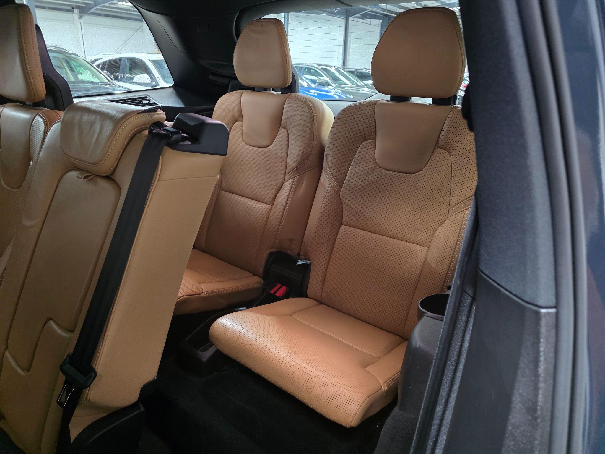 Volvo XC90 view 36