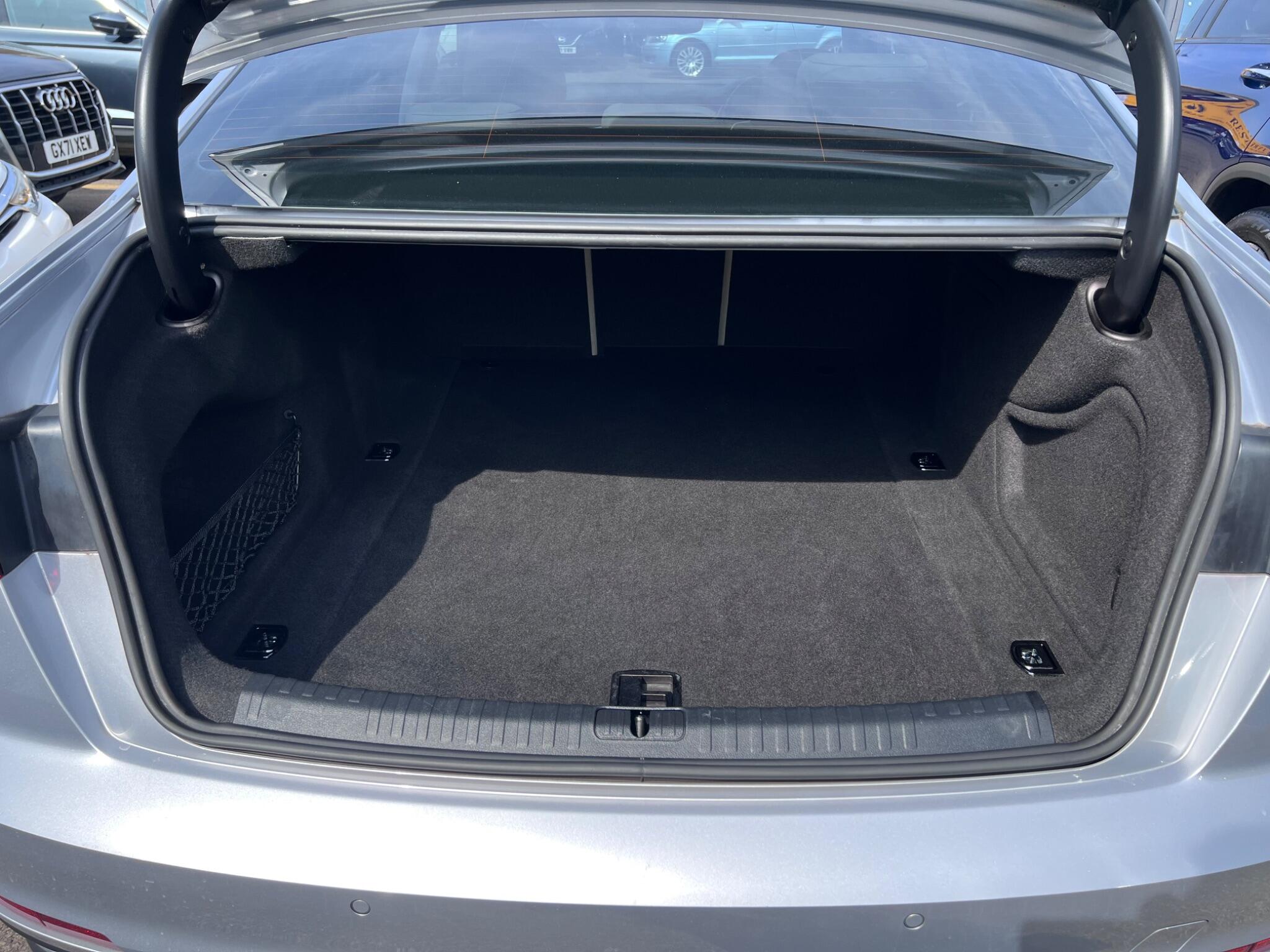 Audi A6 Saloon view 39