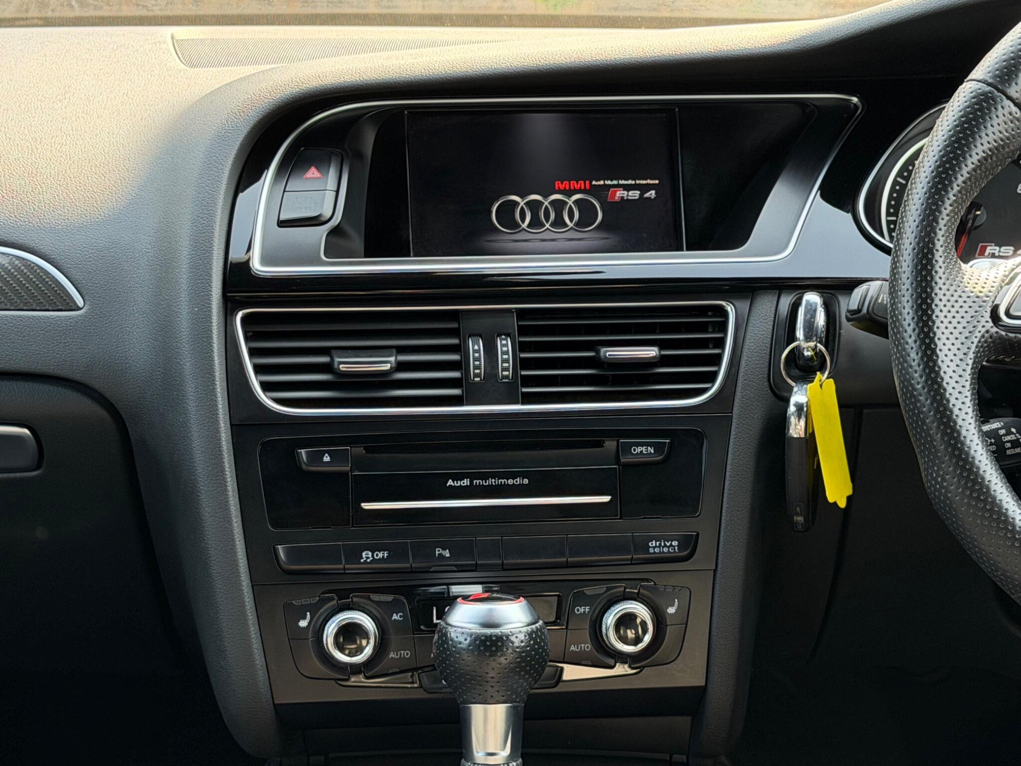 Audi RS4 view 28