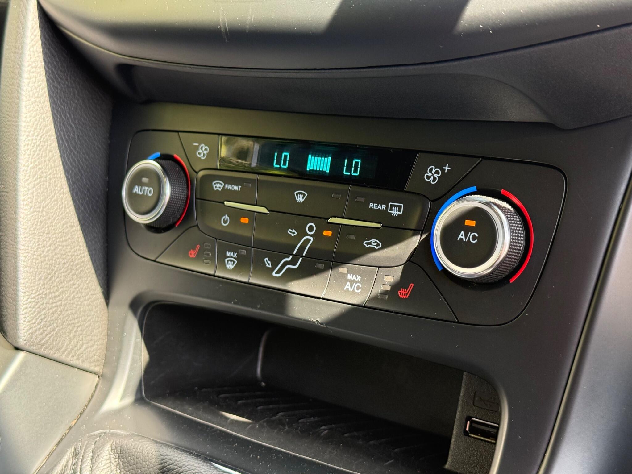 Ford Focus view 19