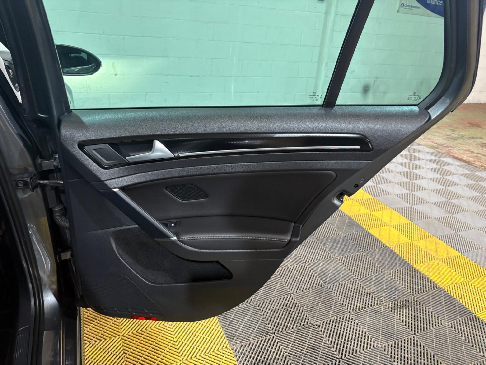 Volkswagen Golf view 38