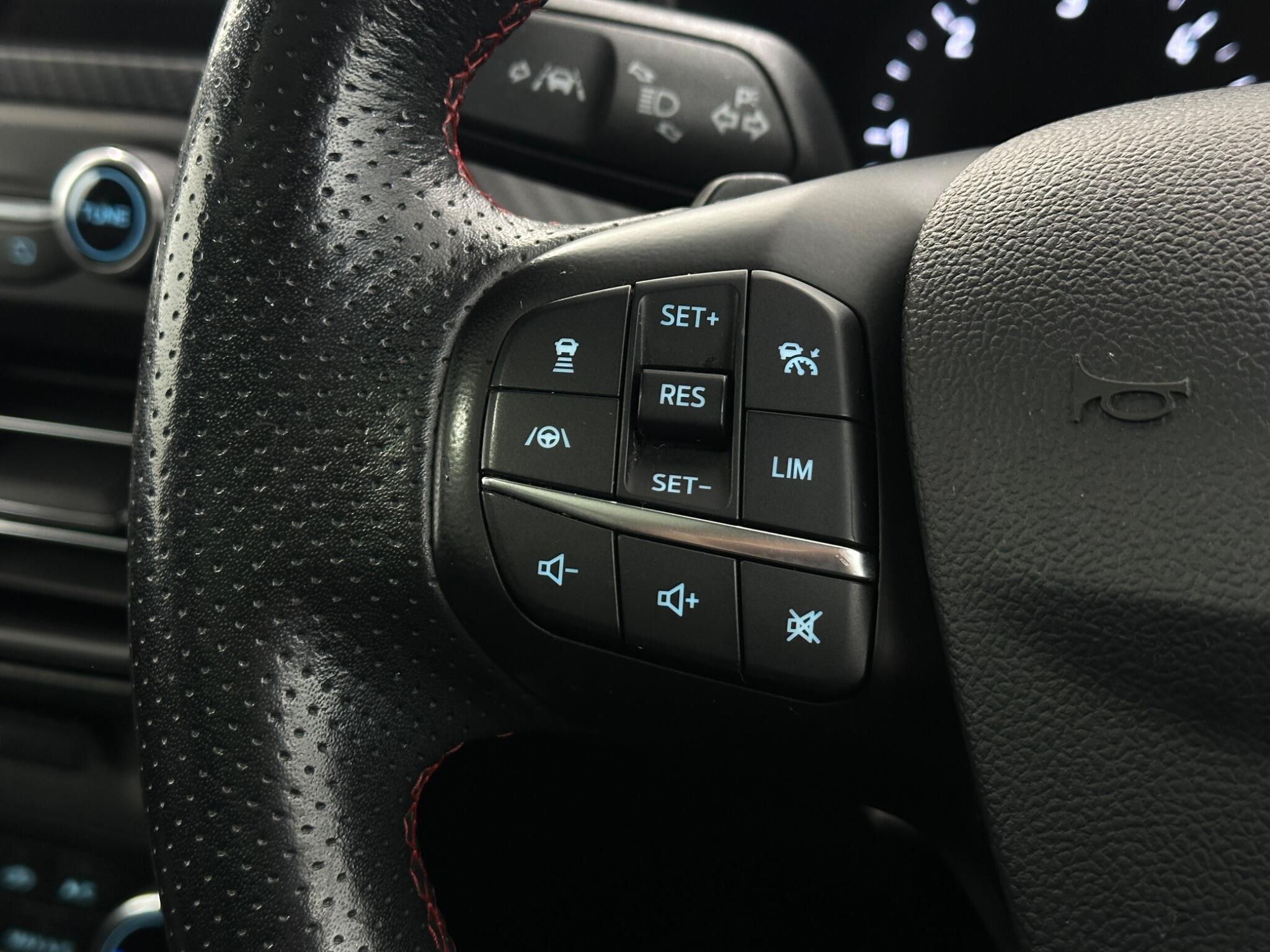 Ford Focus view 14