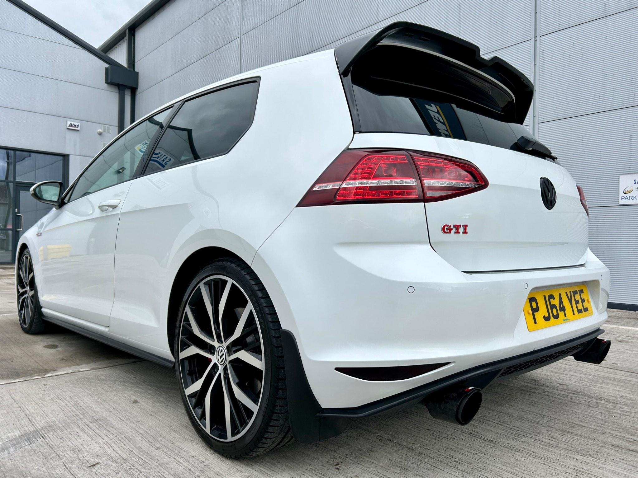 Volkswagen Golf view 3