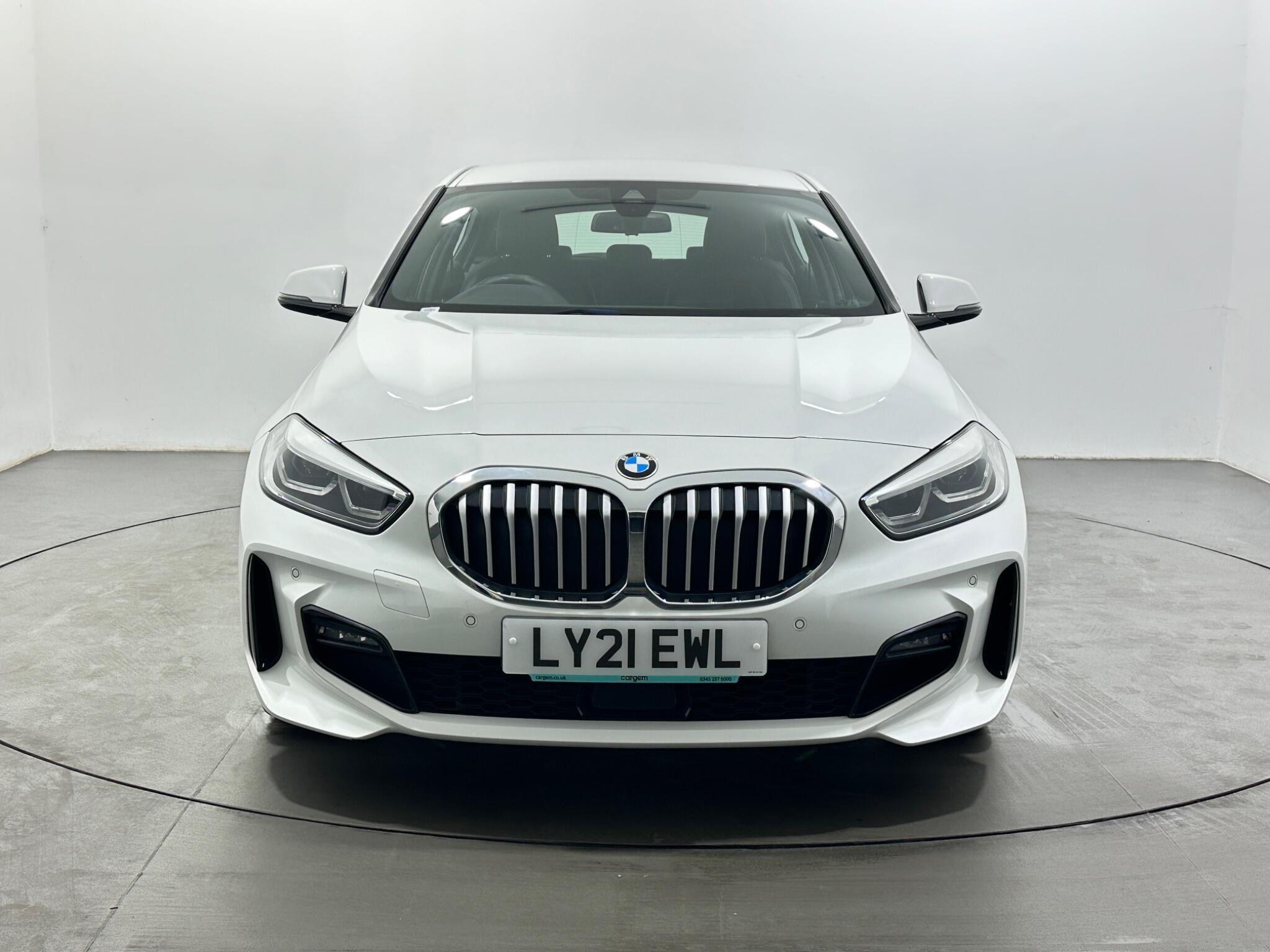 BMW 1 Series view 3