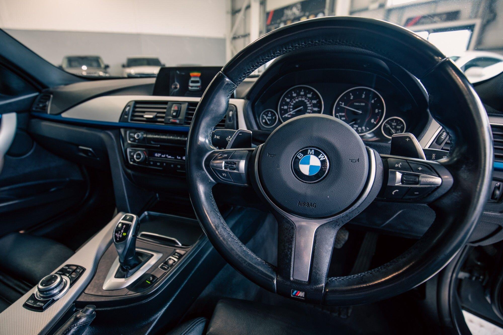 BMW 3 Series view 3