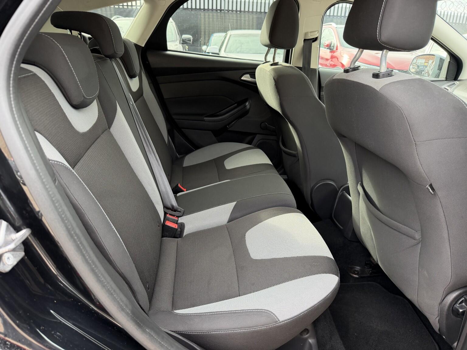 Ford Focus view 21