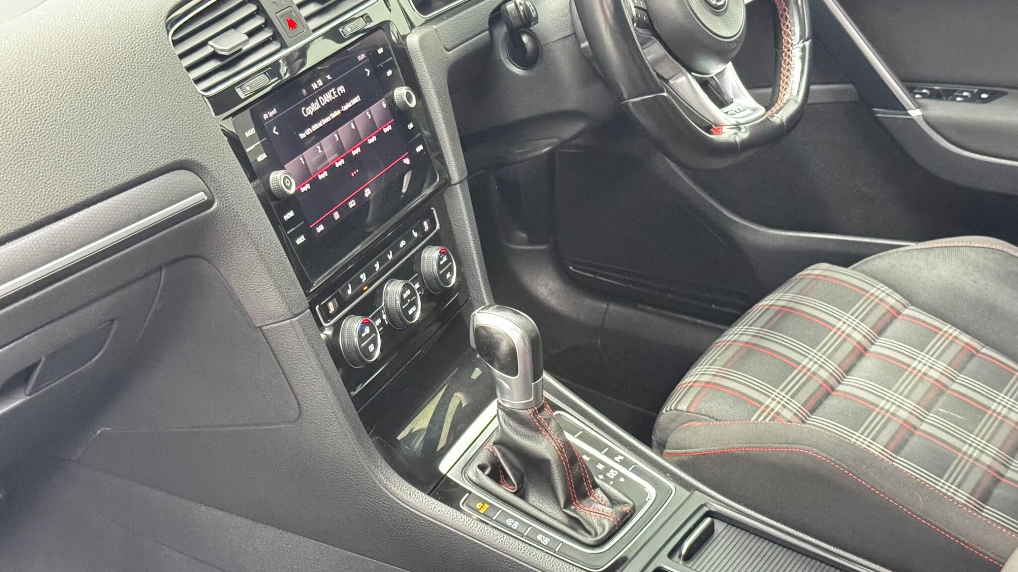 Volkswagen Golf view 40