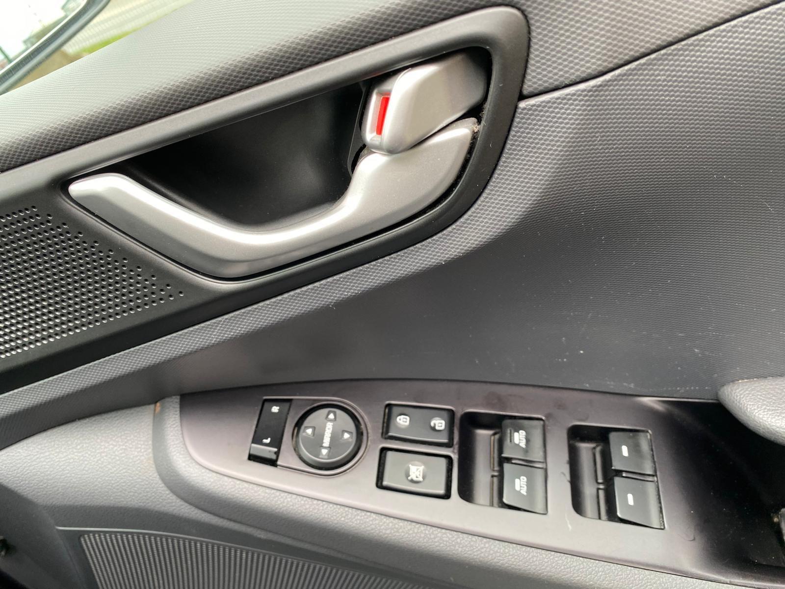 Hyundai Ioniq view 25