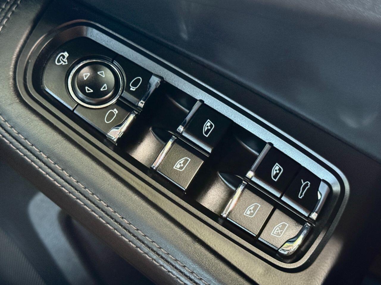 Porsche Macan view 27