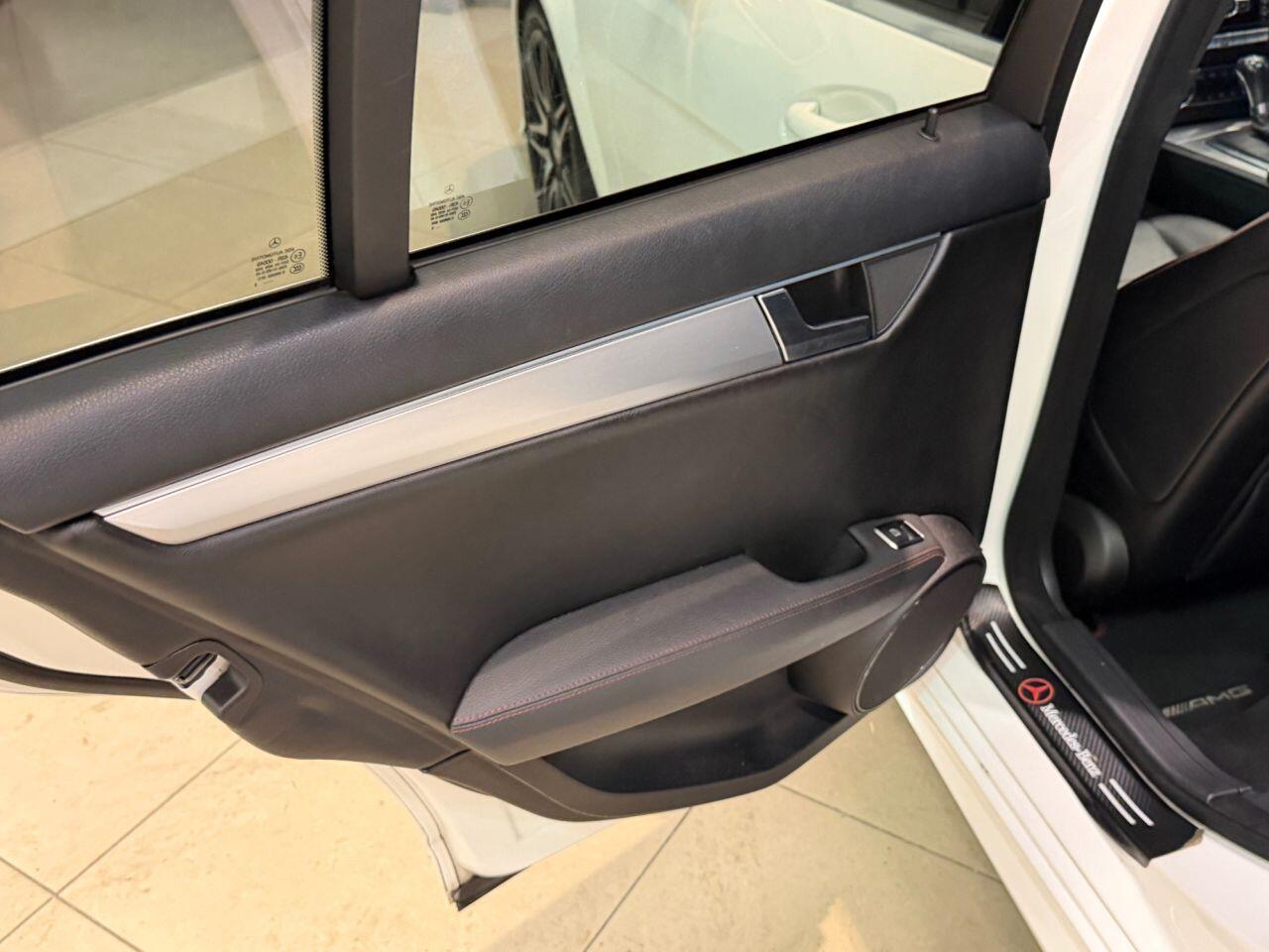 Mercedes-Benz C-Class view 33