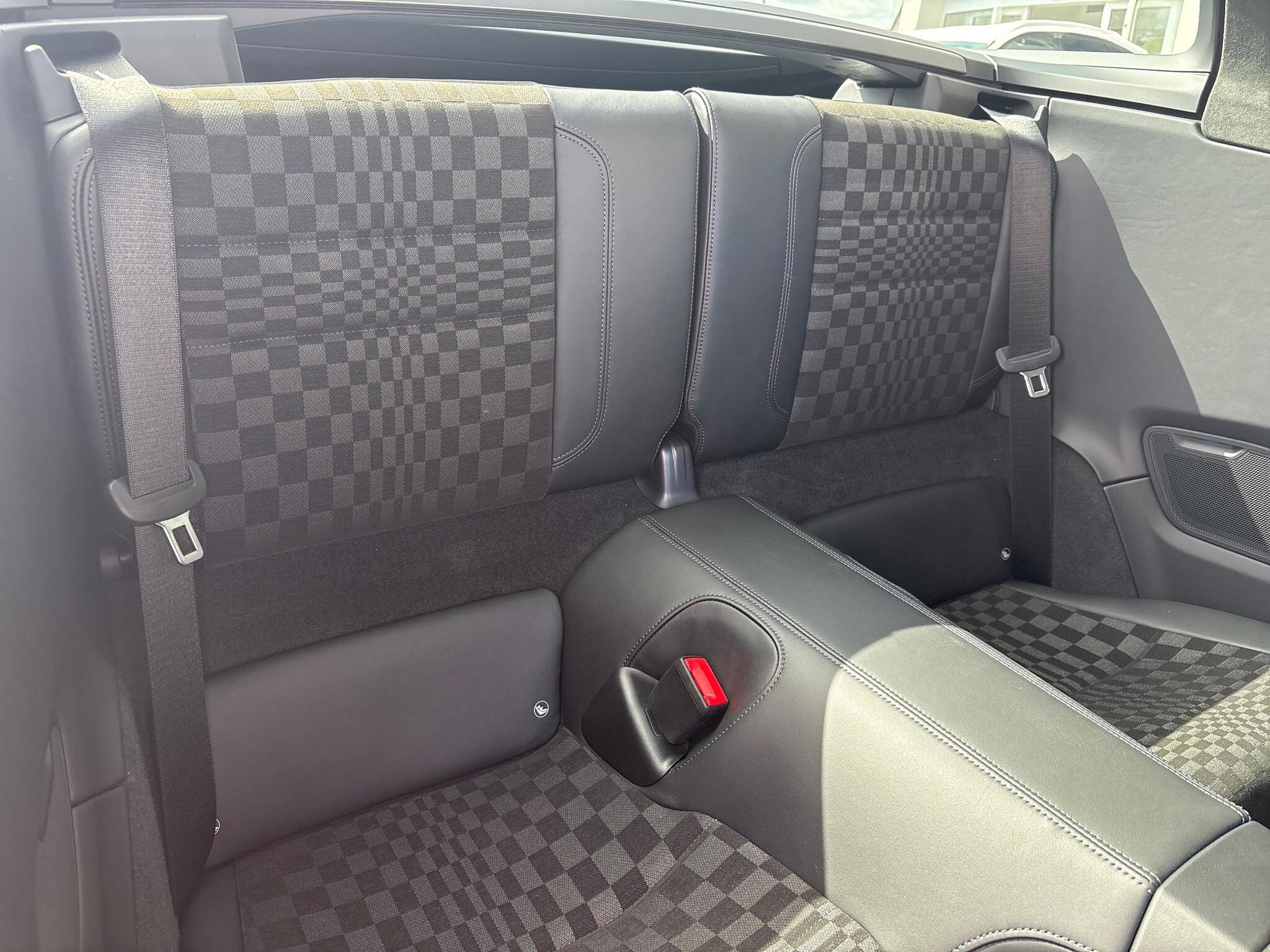 Porsche 911 view 36