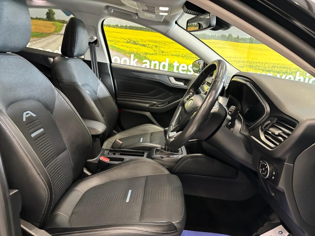 Ford Focus view 16