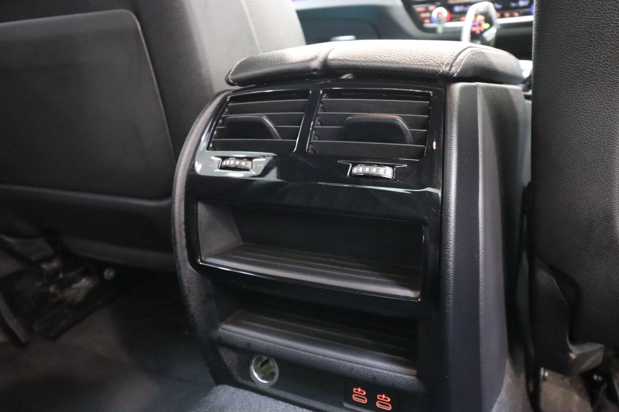 BMW 5 Series view 40