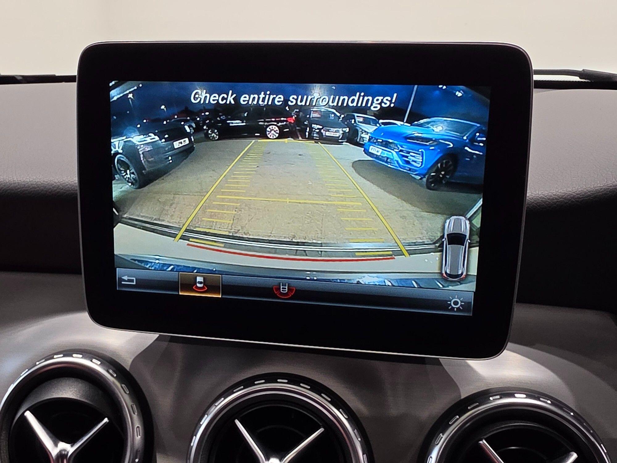 Mercedes-Benz GLA view 27