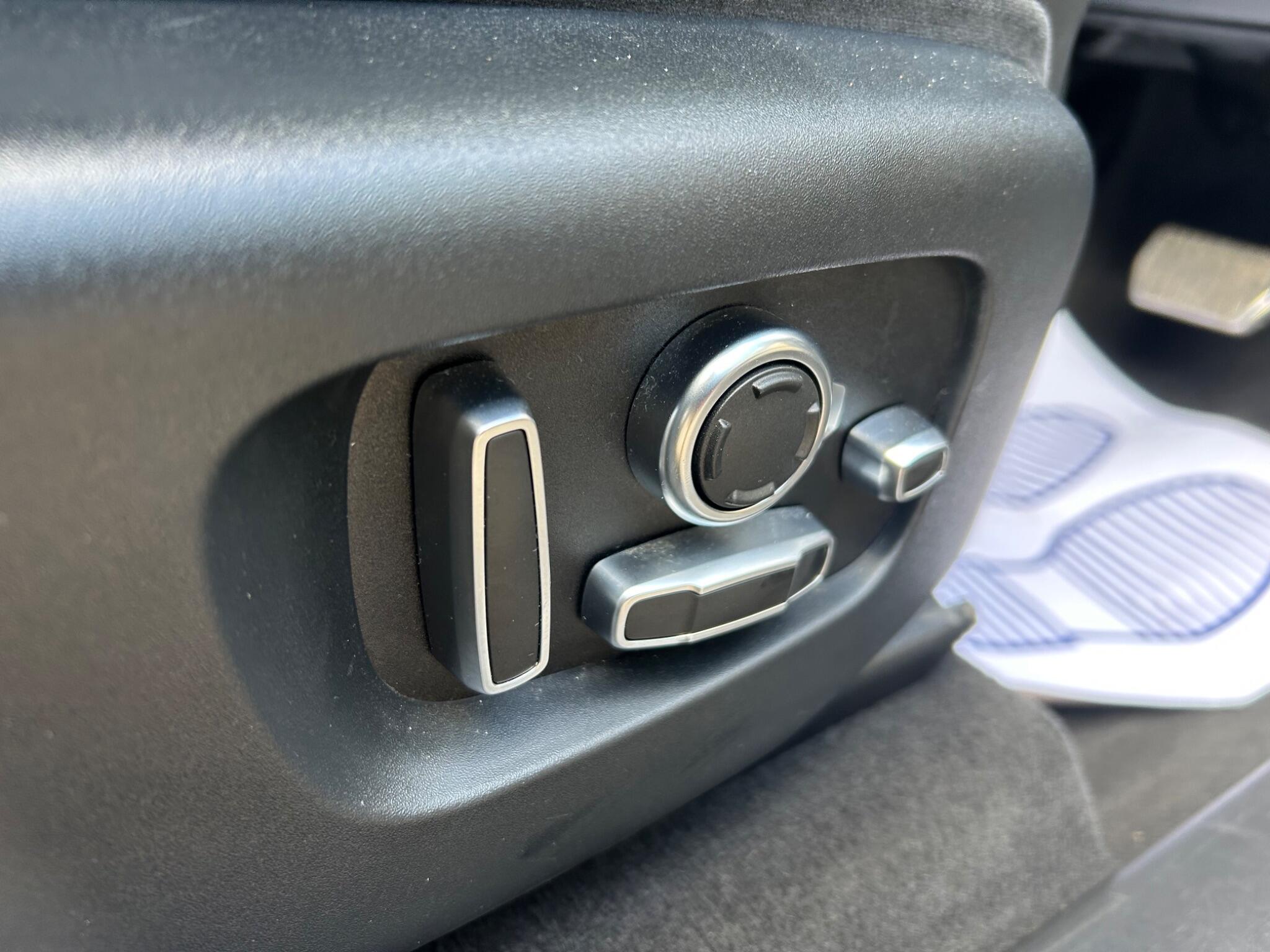 Land Rover Range Rover Velar view 42