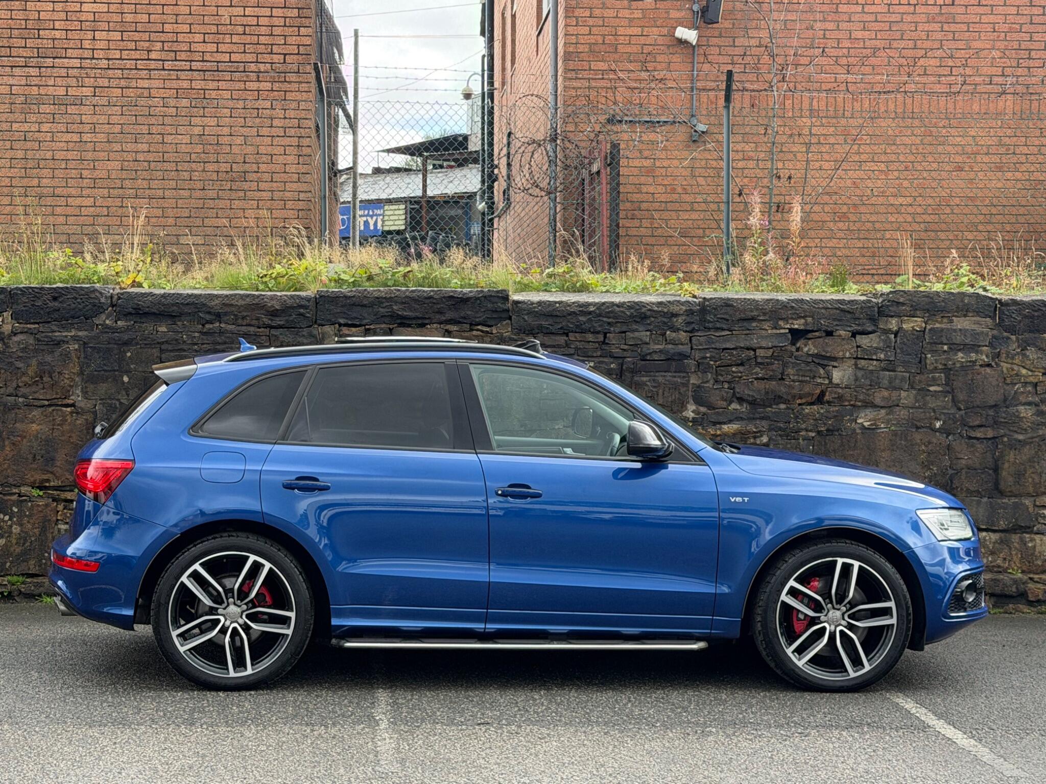 Audi SQ5 view 8