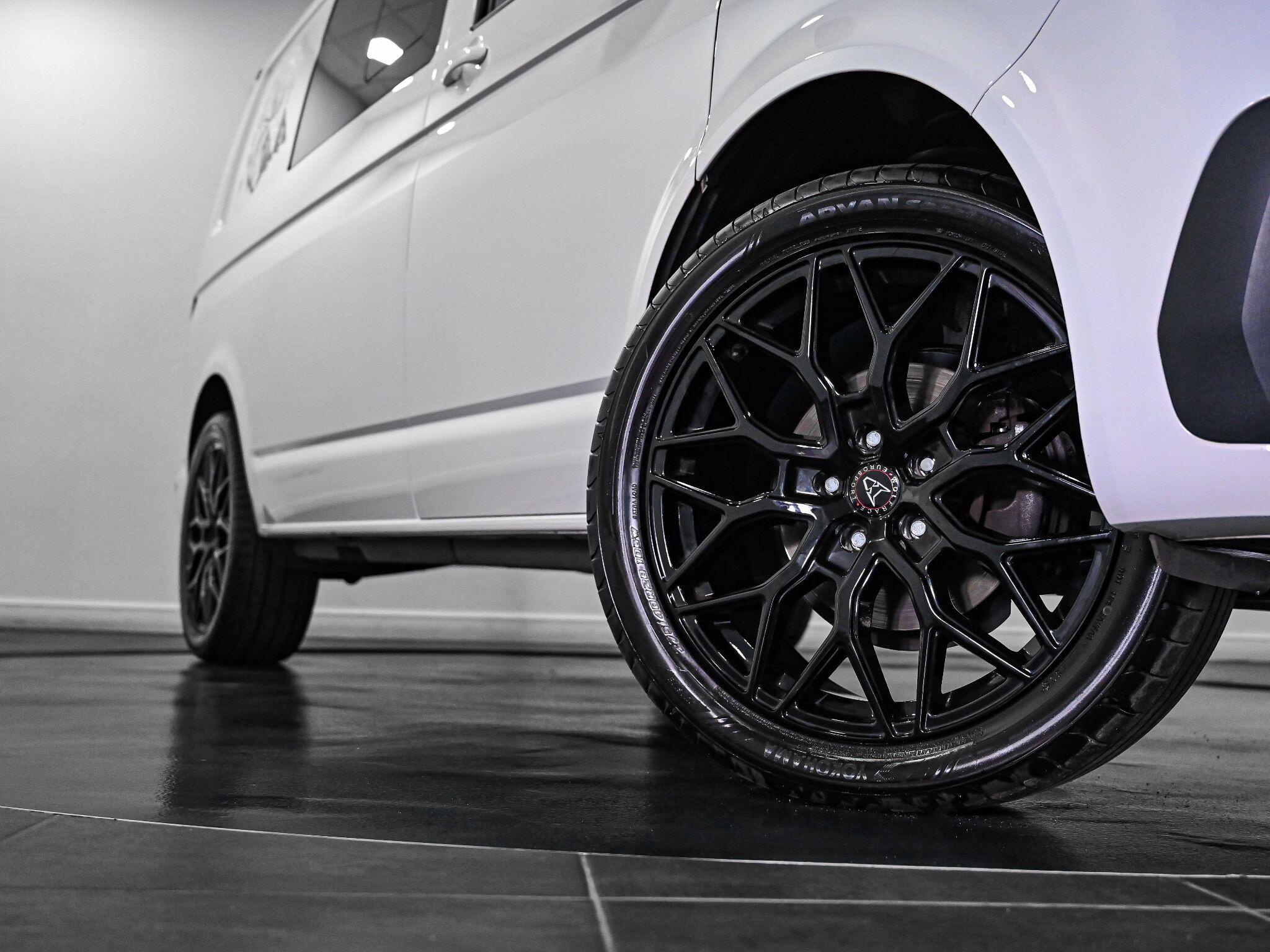 Volkswagen Transporter view 21