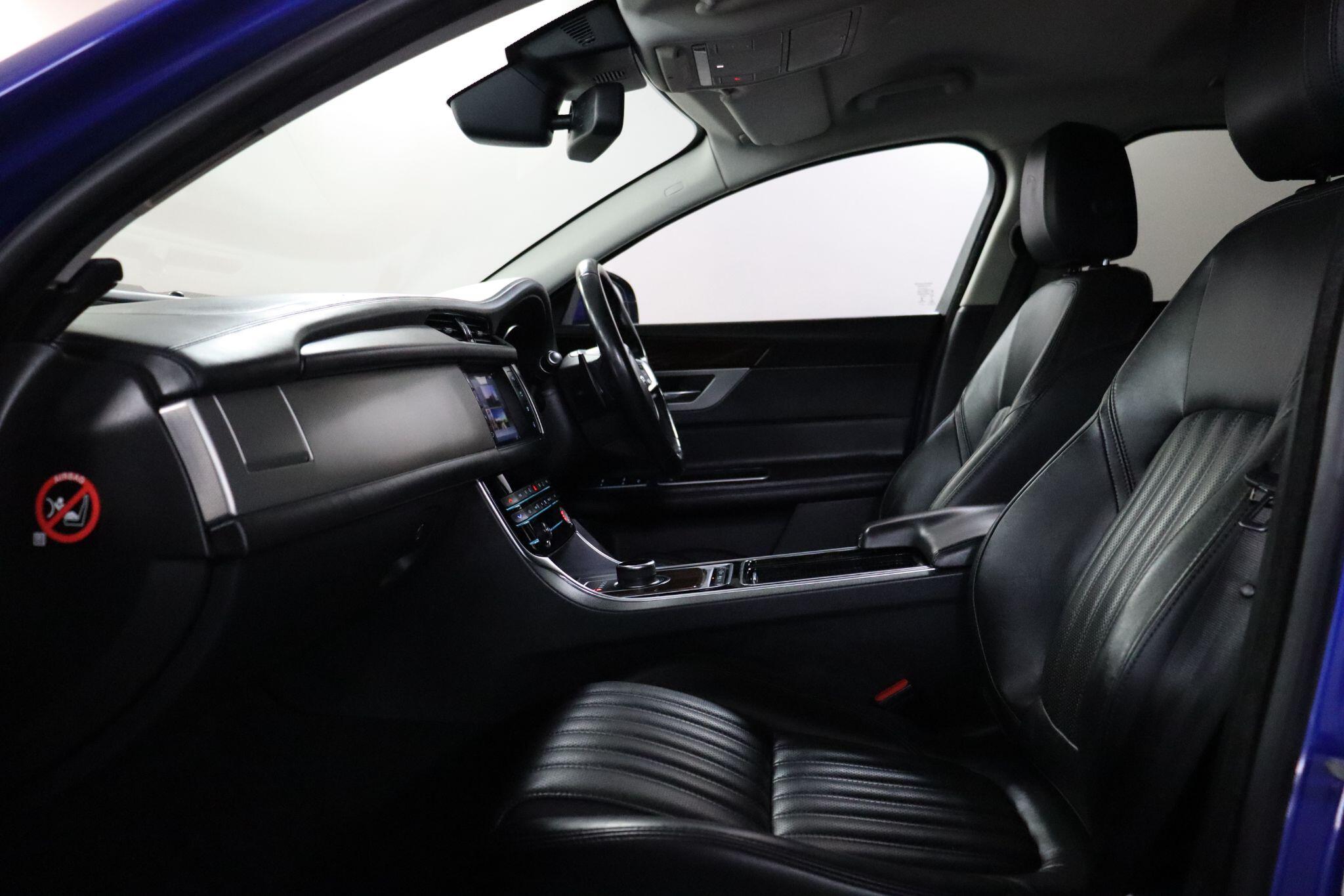 Jaguar XF view 43
