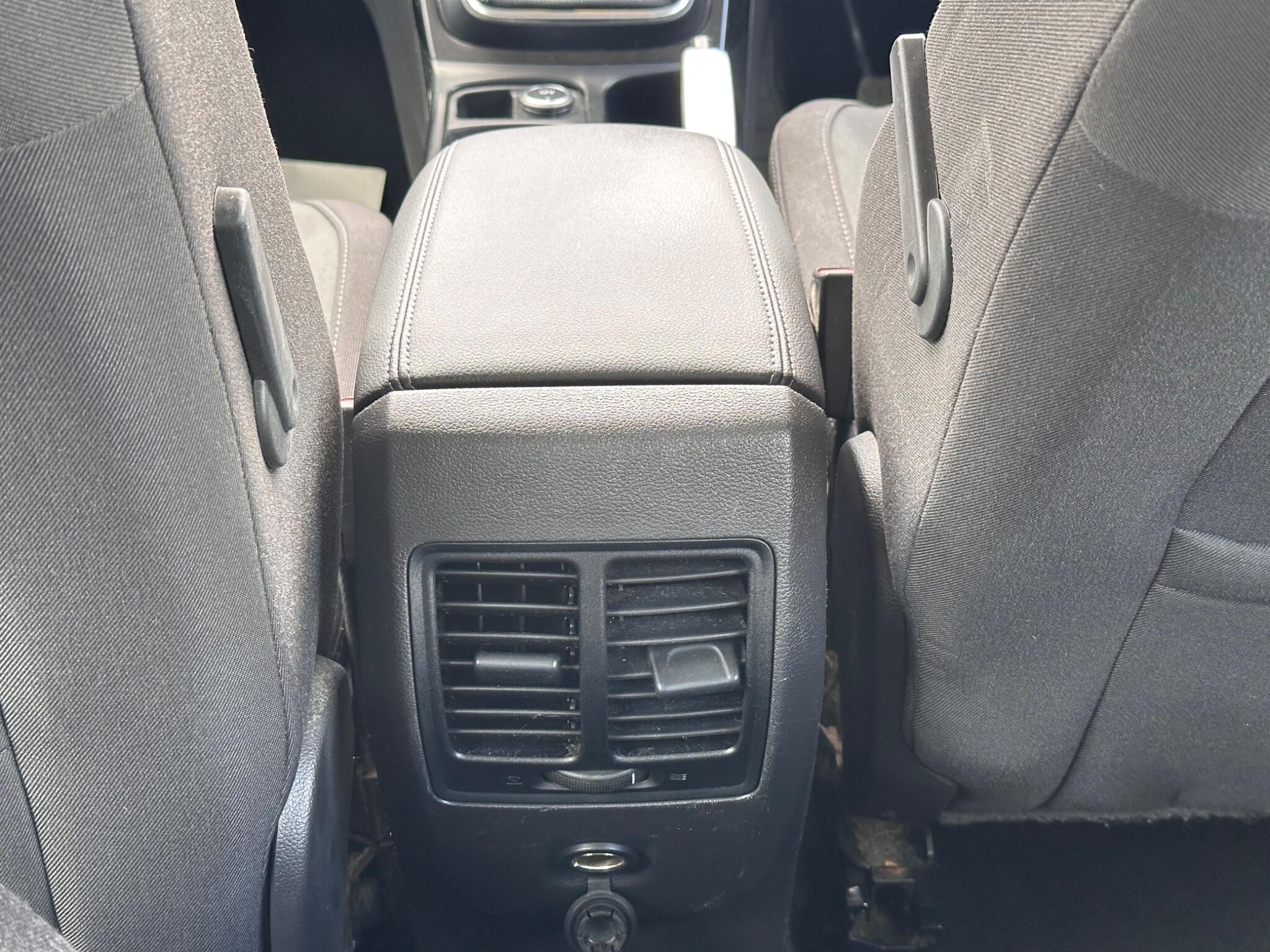 Ford Grand C-Max view 43