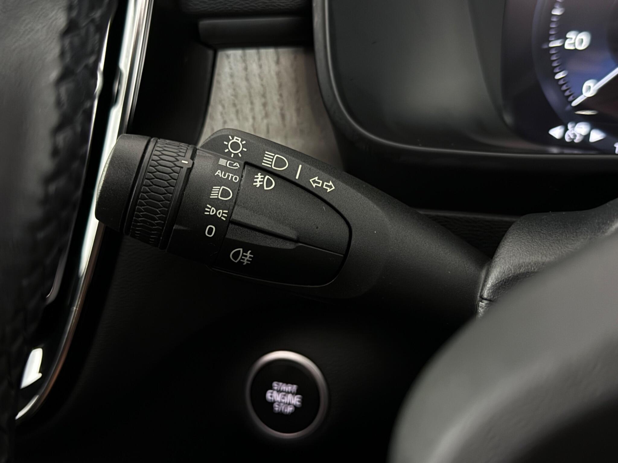 Volvo XC40 view 16