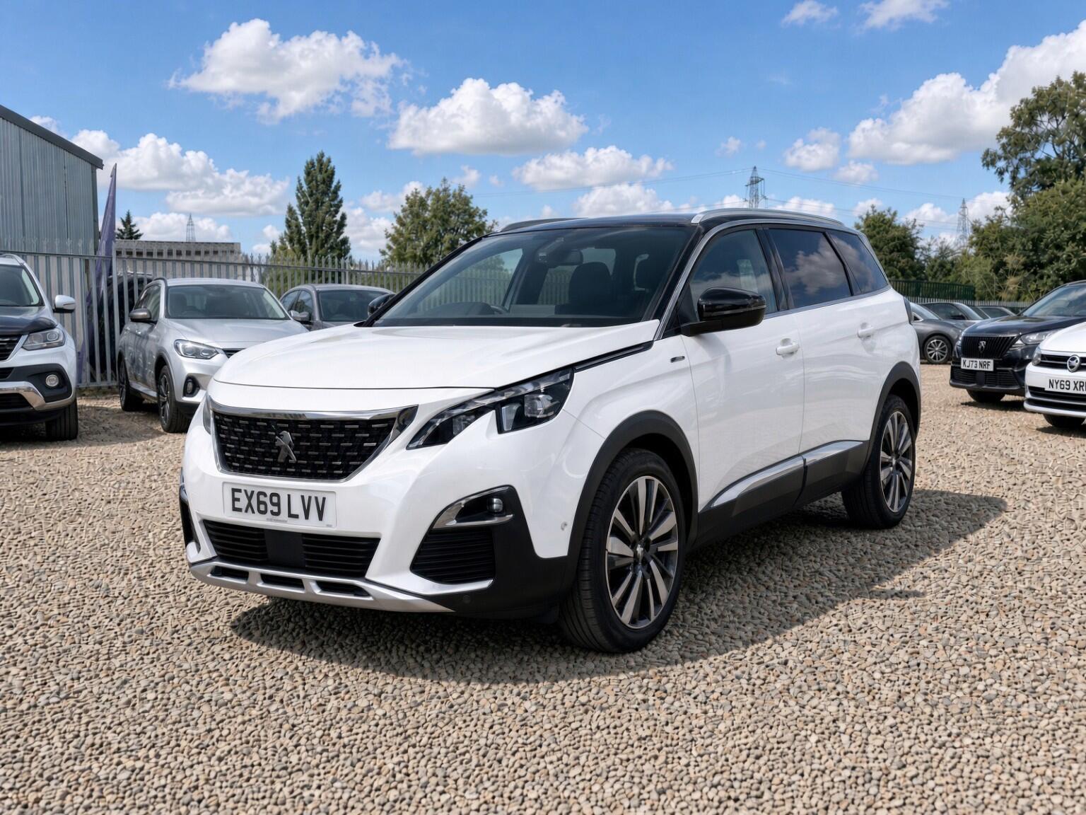 Peugeot 5008 view 2