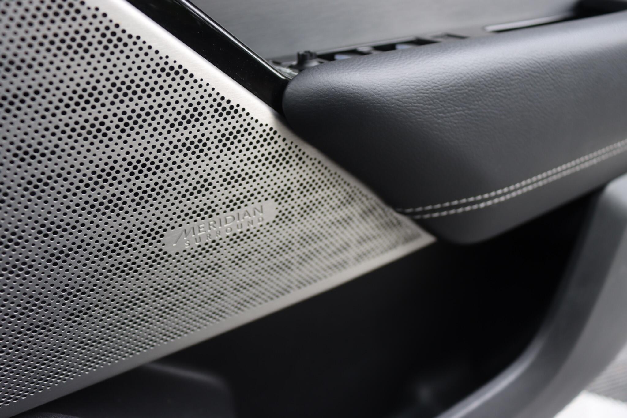 Land Rover Range Rover Velar view 35