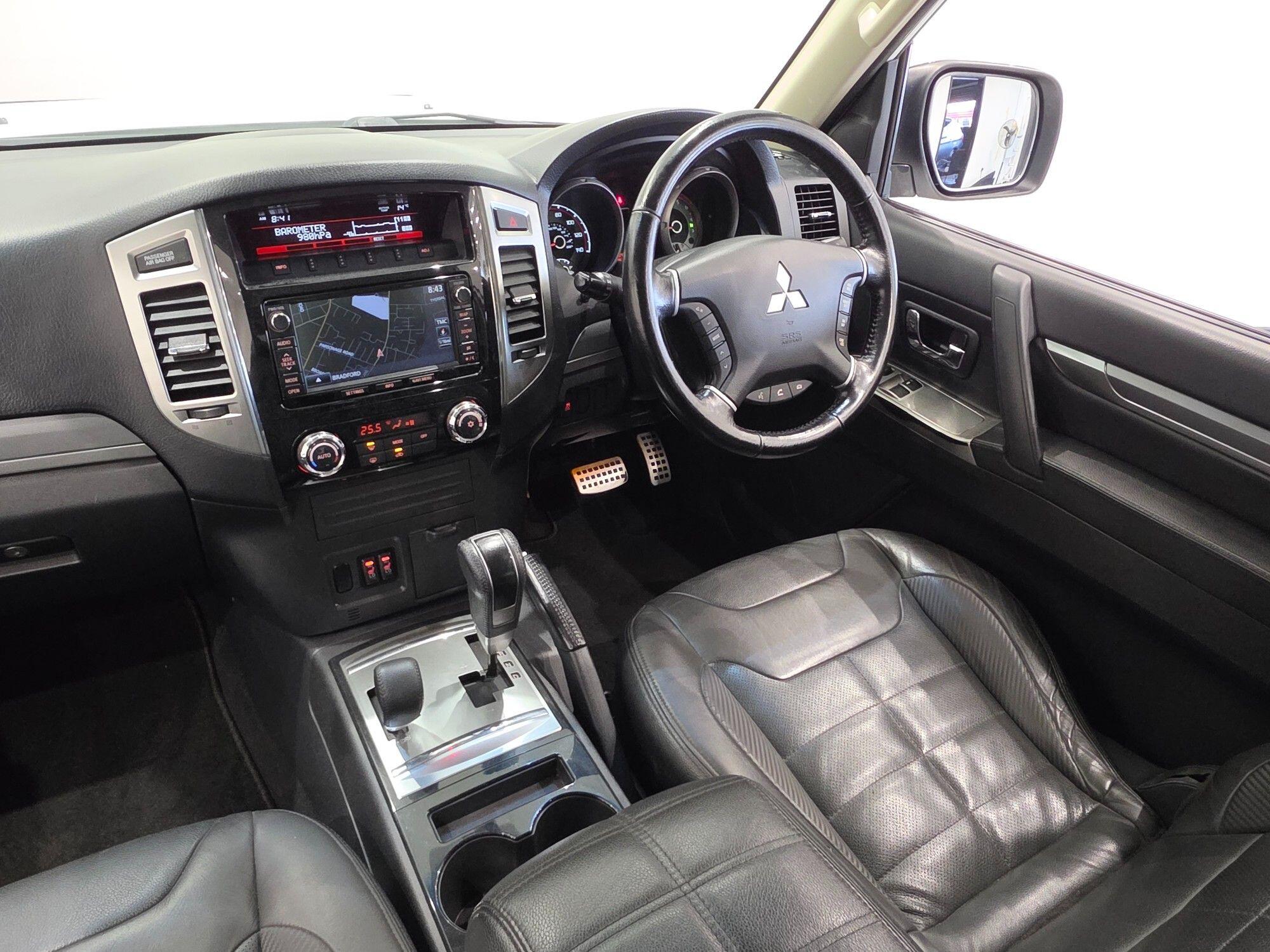 Mitsubishi Shogun view 23