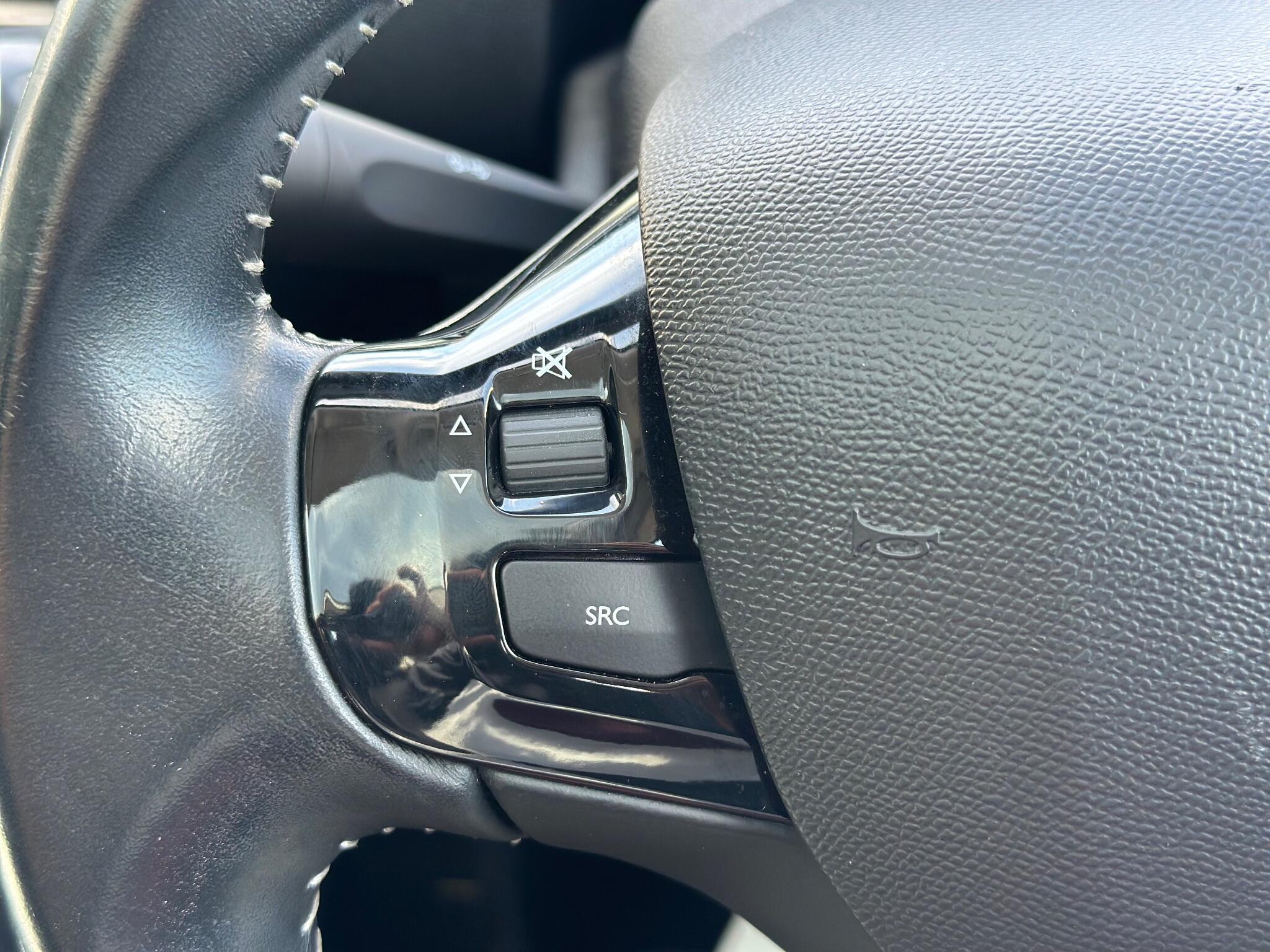 Peugeot 308 view 34