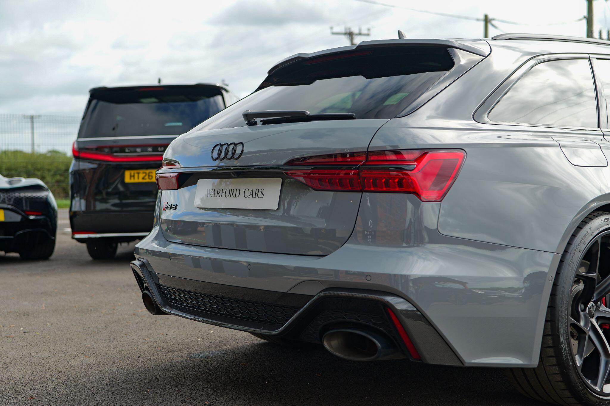 Audi RS6 Avant view 10