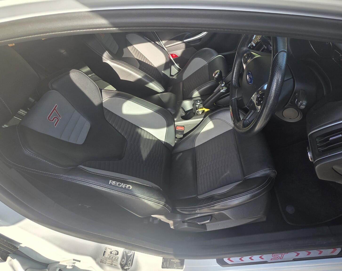 Ford Focus view 15