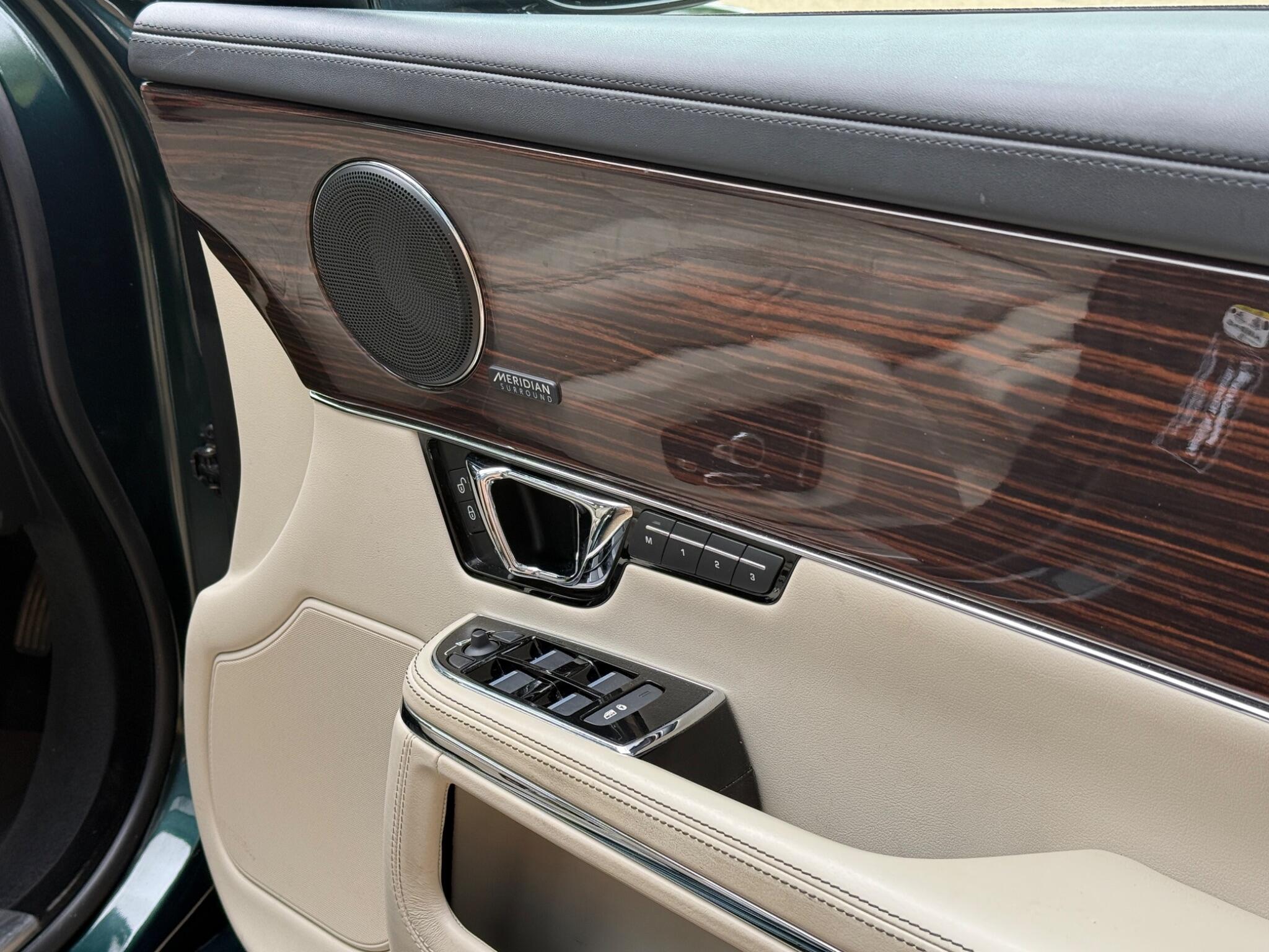 Jaguar XJ view 21