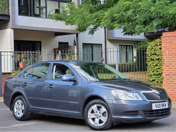Grey 2011 Skoda Octavia Estate Front-wheel drive Manual