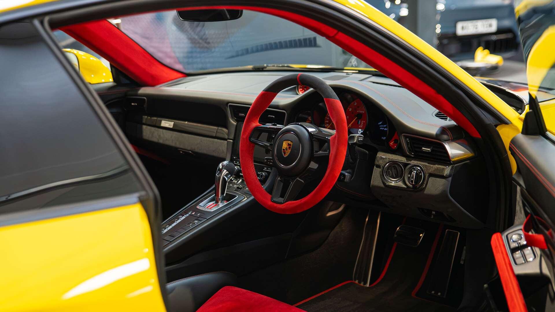 Porsche 911 view 5