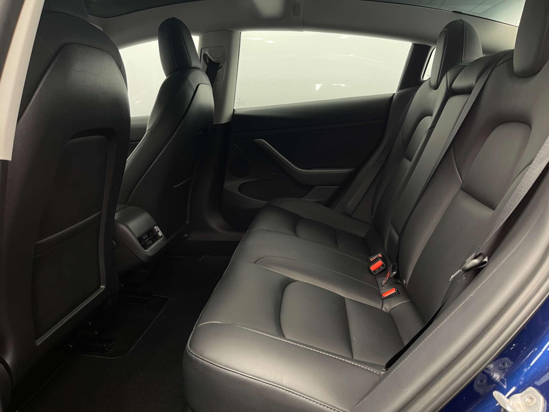 Tesla Model 3 view 40