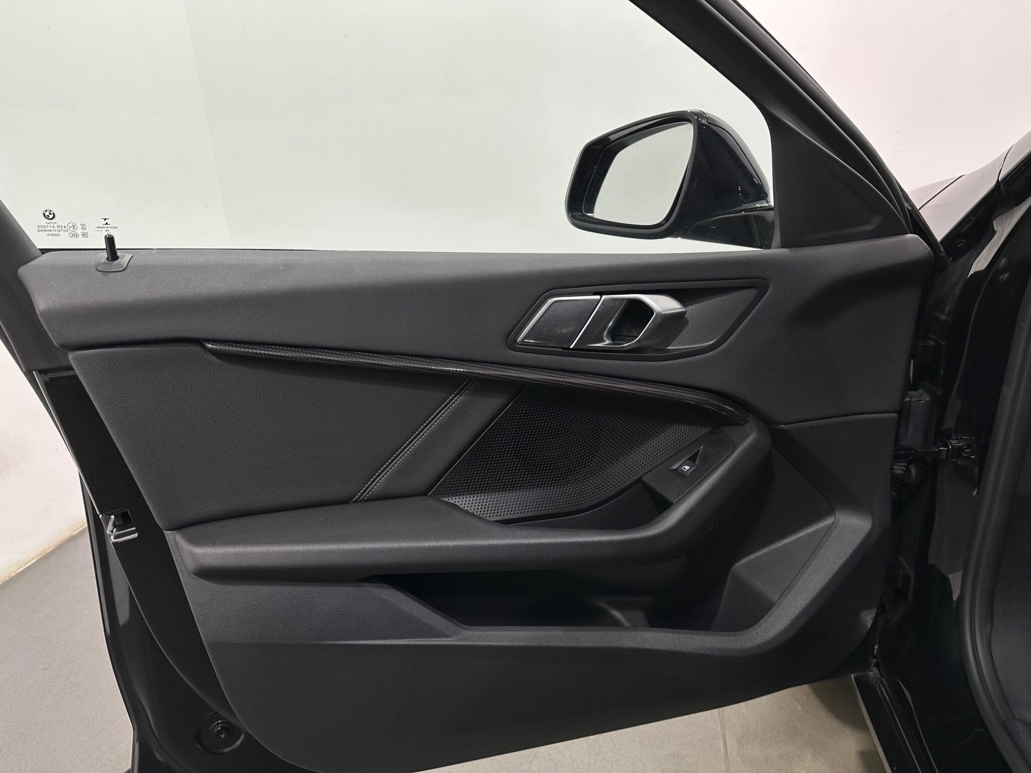 BMW 1 Series view 38