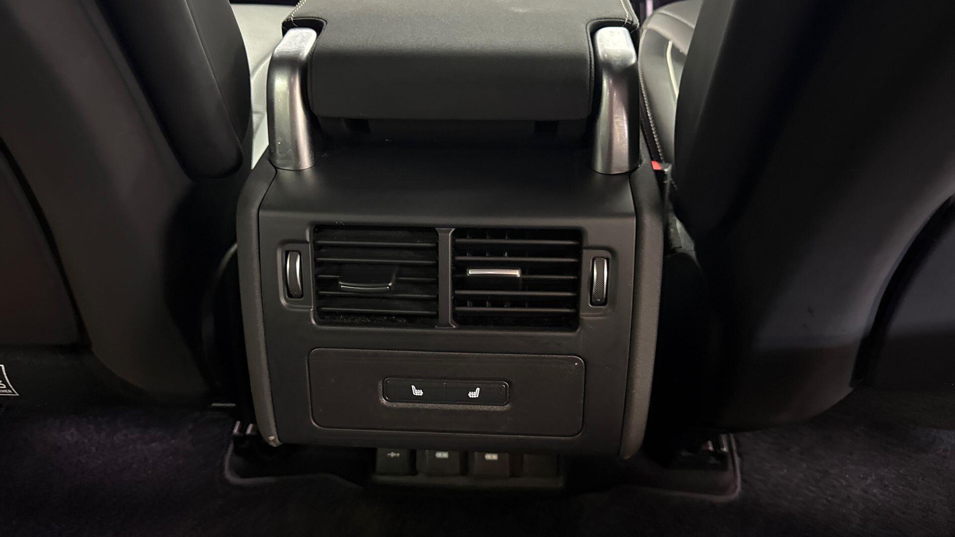 Land Rover Discovery view 18