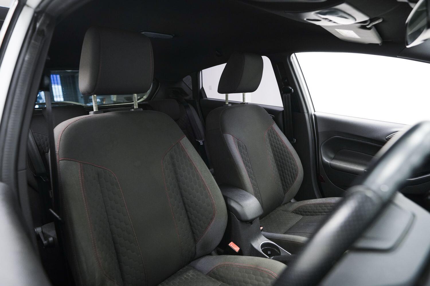 Ford Fiesta view 9