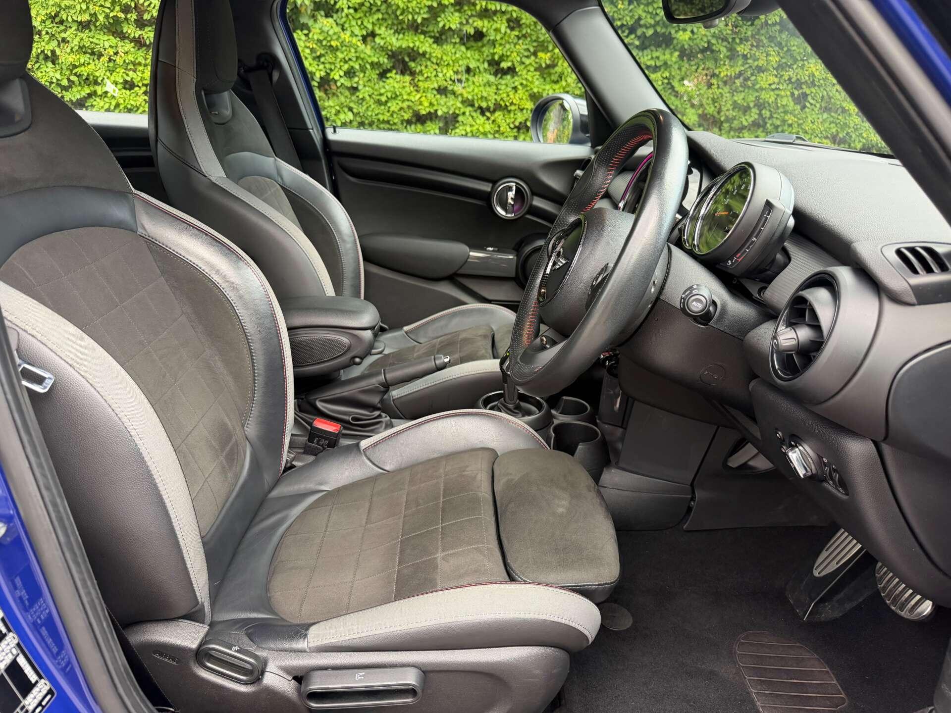 Mini Hatch view 19