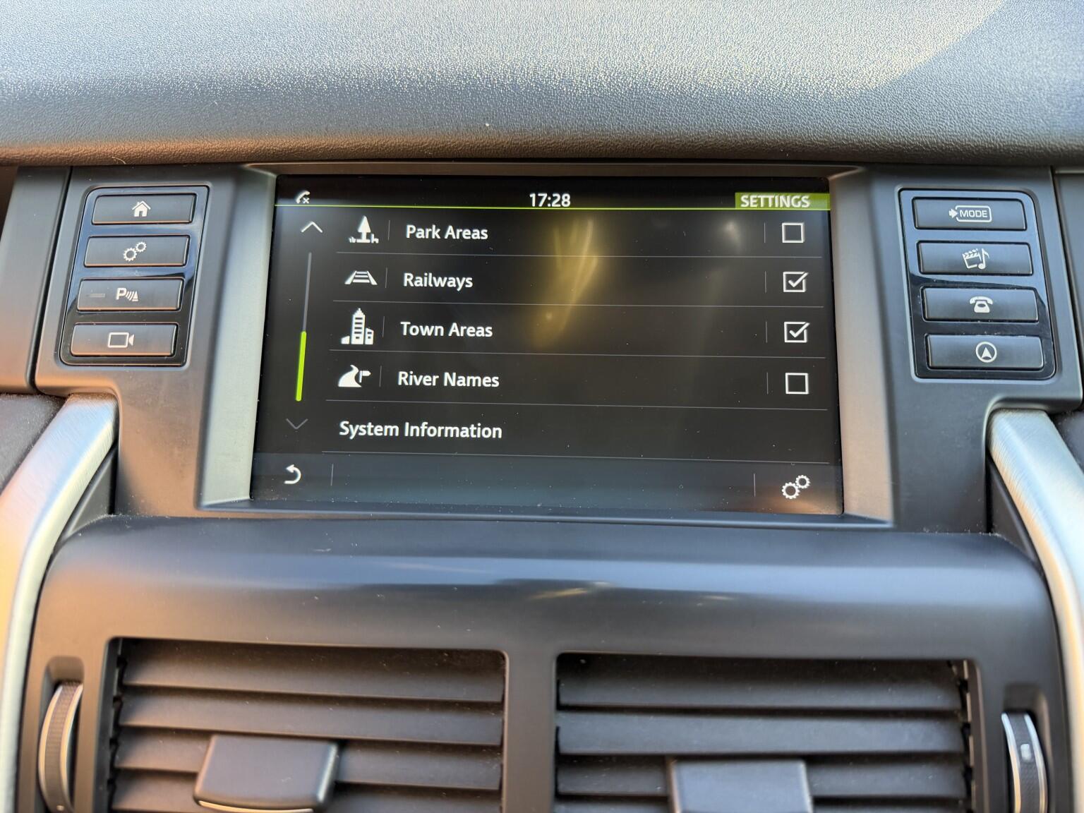 Land Rover Discovery Sport view 41
