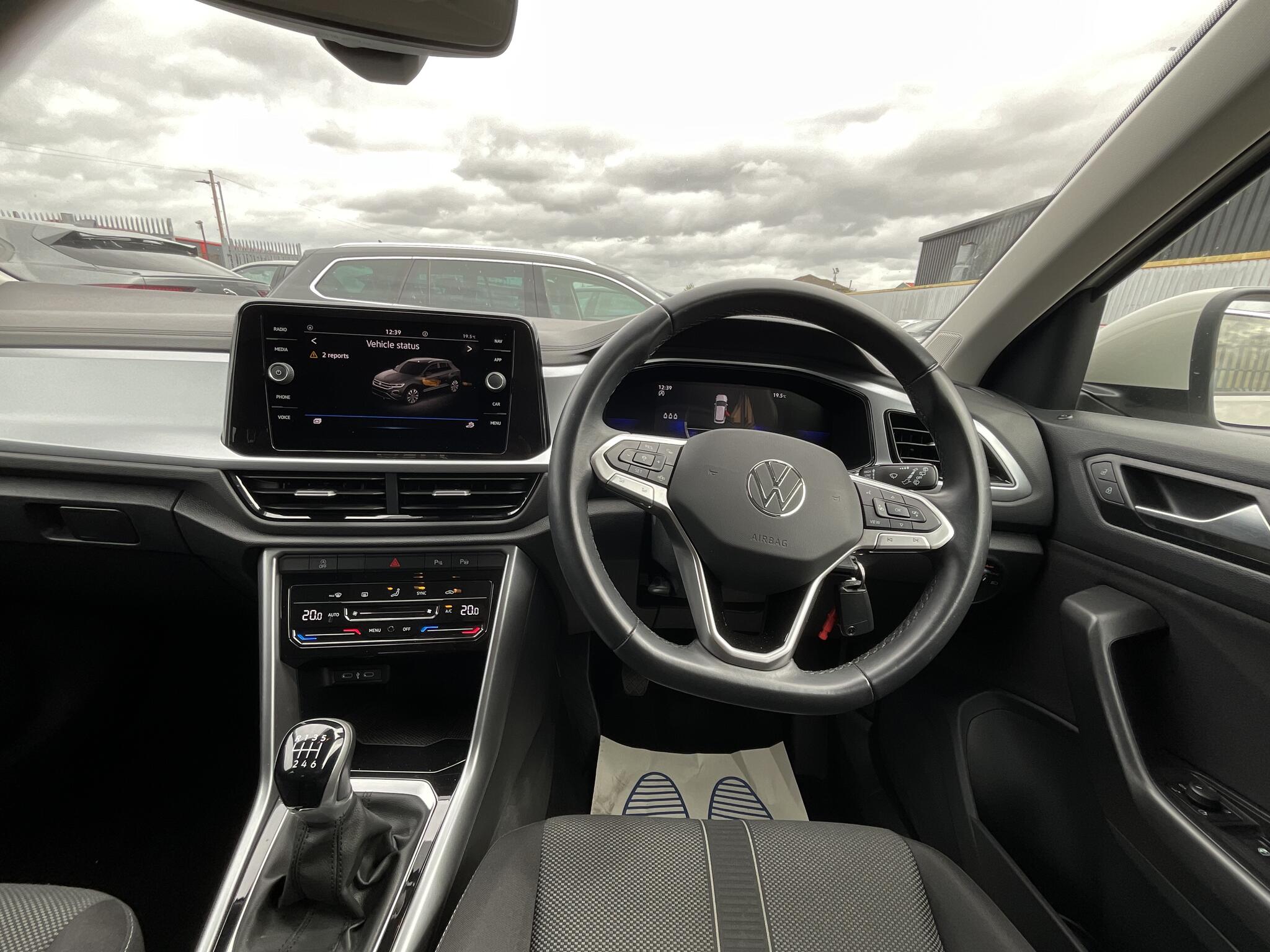 Volkswagen T-Roc view 6