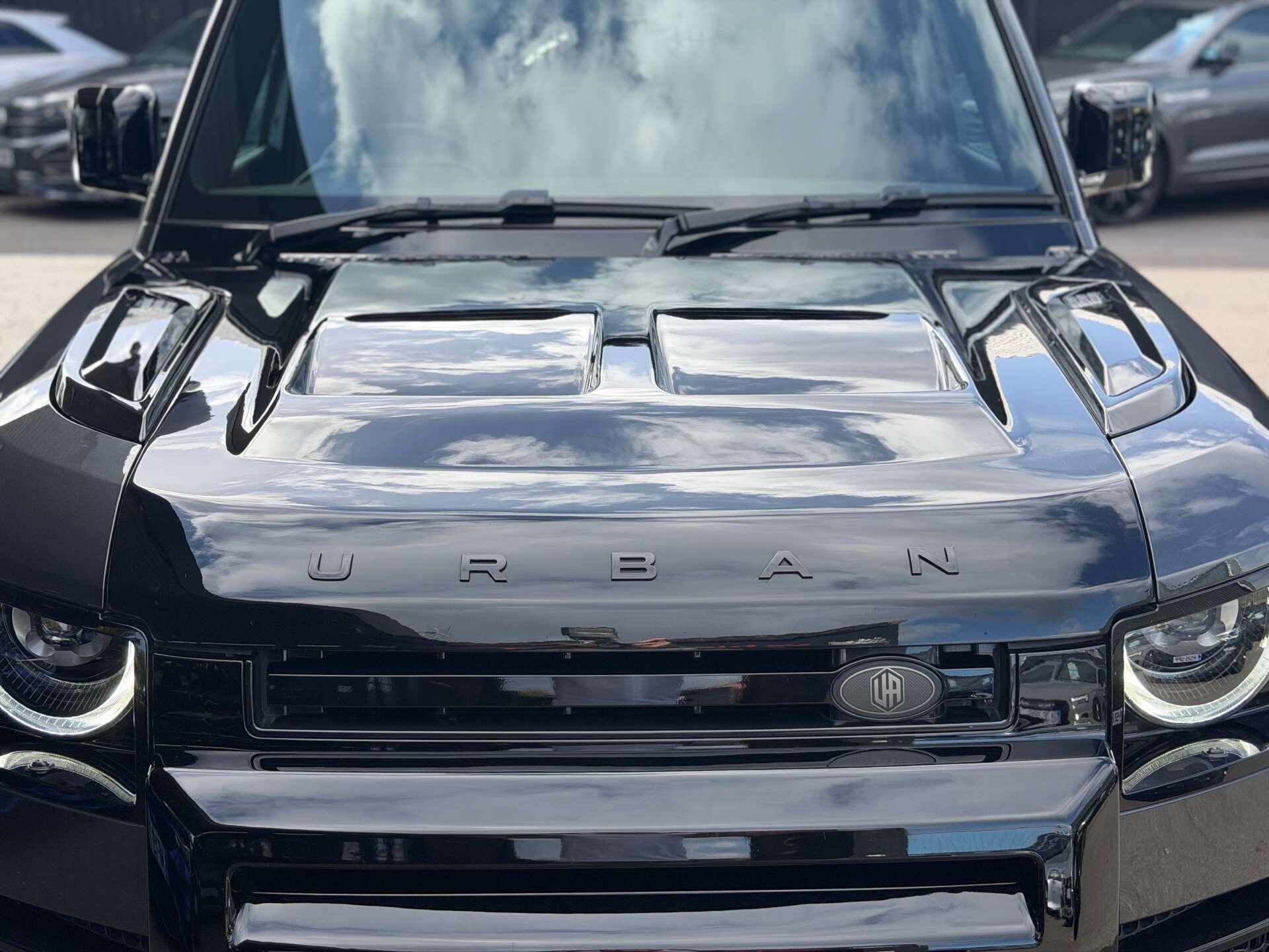 Land Rover Defender view 17