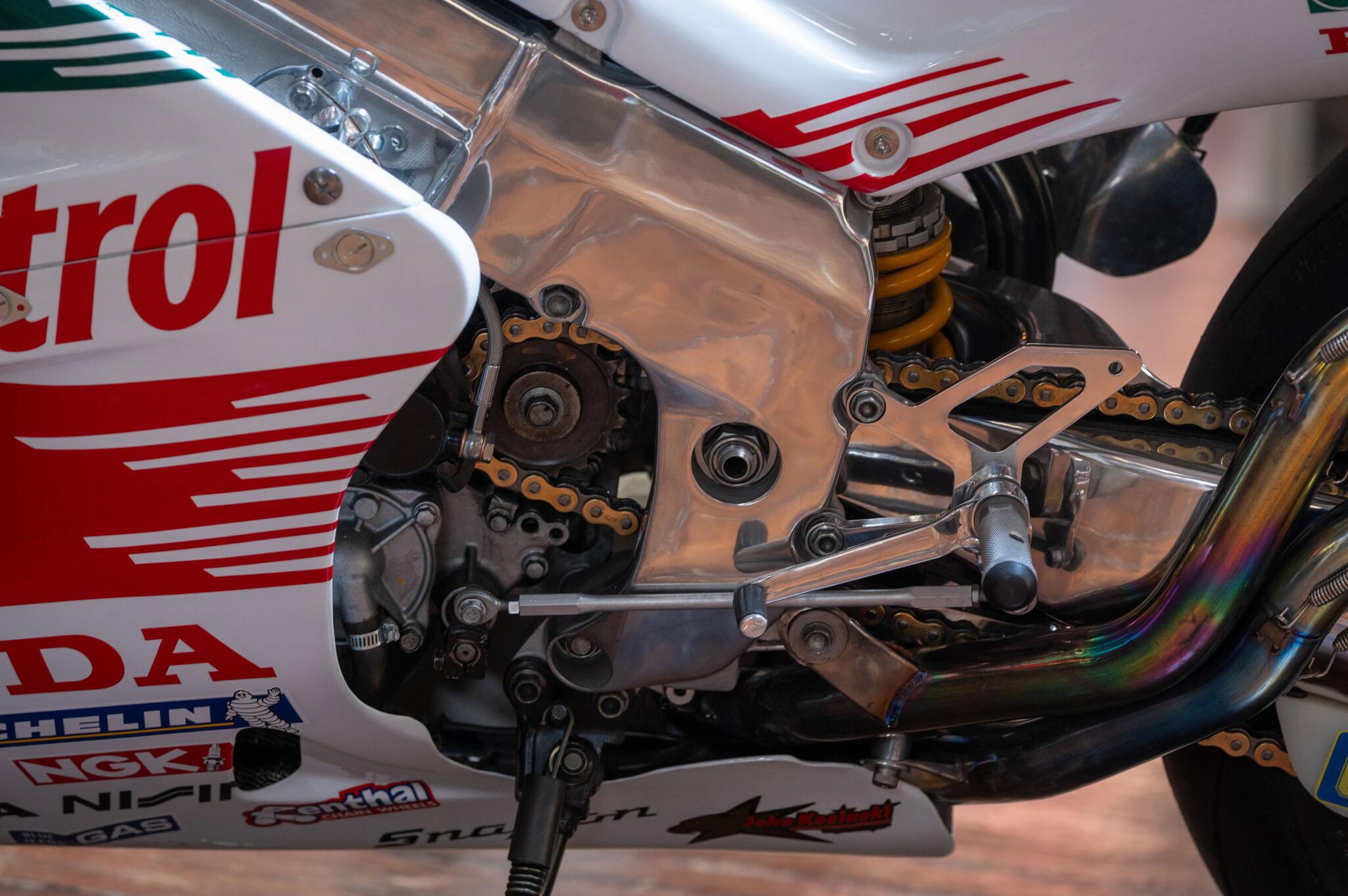 Honda RVF750 view 28